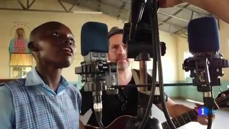Canciones de Los Secretos para ayudar a los enfermos en Kenia