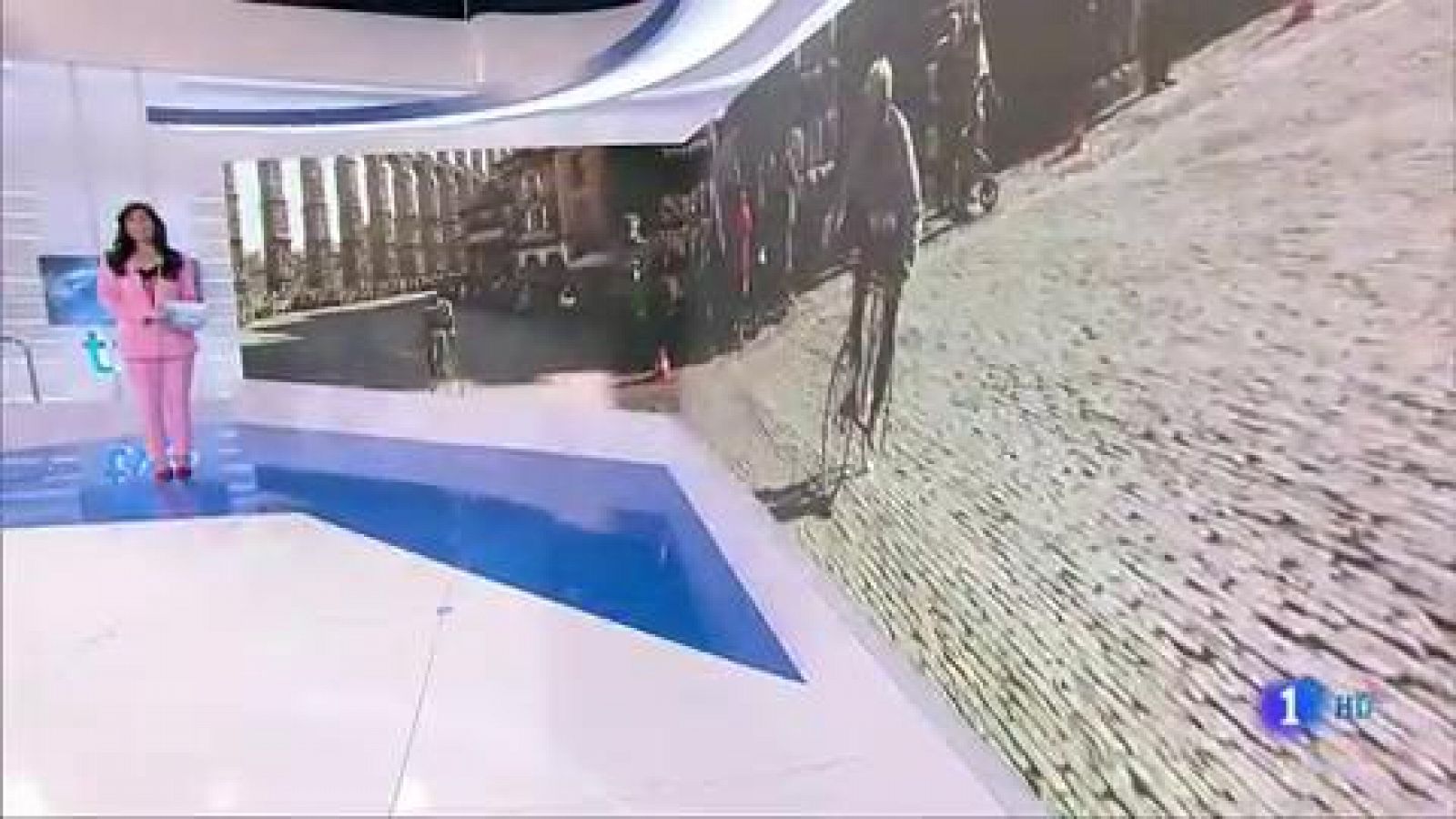 Telediario 1: La tradicional carrera del Pavo llena las calles de Segovia otra Navidad más | RTVE Play