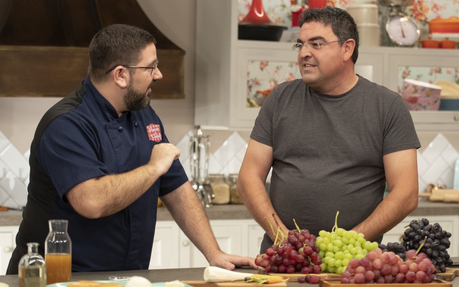 Hacer de comer - Pollo con uvas y verduras y lenguado con uvas y setas - ver ahora