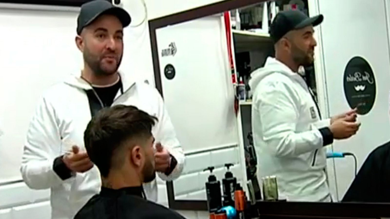 Javier Chacón, el peluquero de los futbolistas