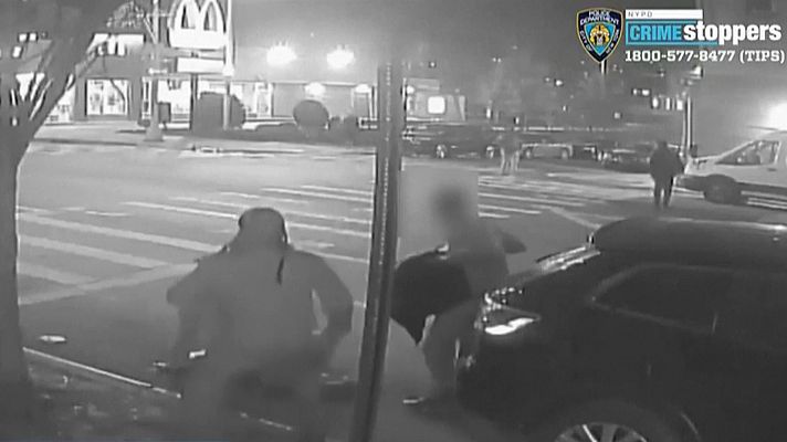 Telediario 1 - Matan a un hombre de una paliza en Nueva York después de robarle un dólar