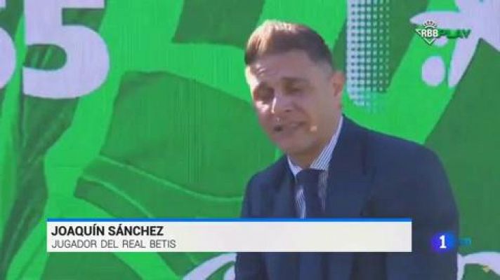 Telediario 1 - Joaquín se emociona al recibir "el cariño de los béticos" tras su renovación