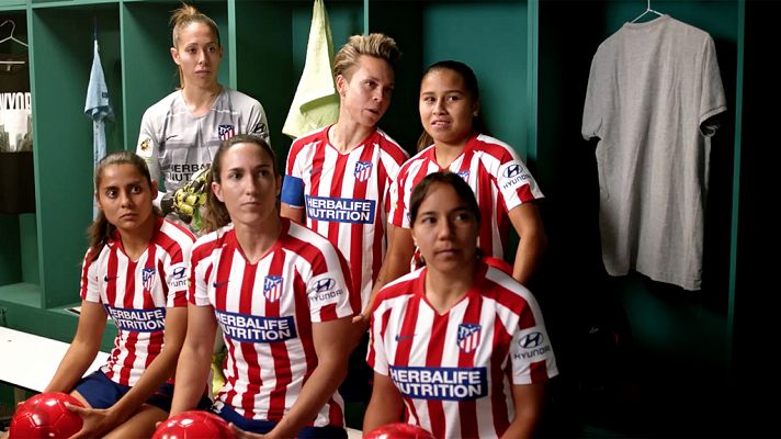 Unamuno y el equipo femenino del Atlético de Madrid