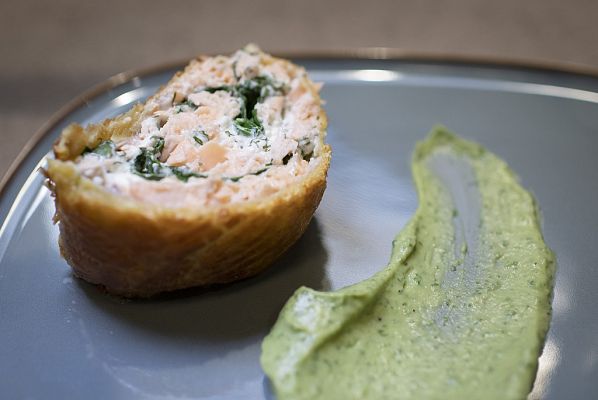 RTVE Cocina - "Hojaldre con salmón, espinacas y feta" de Dani García