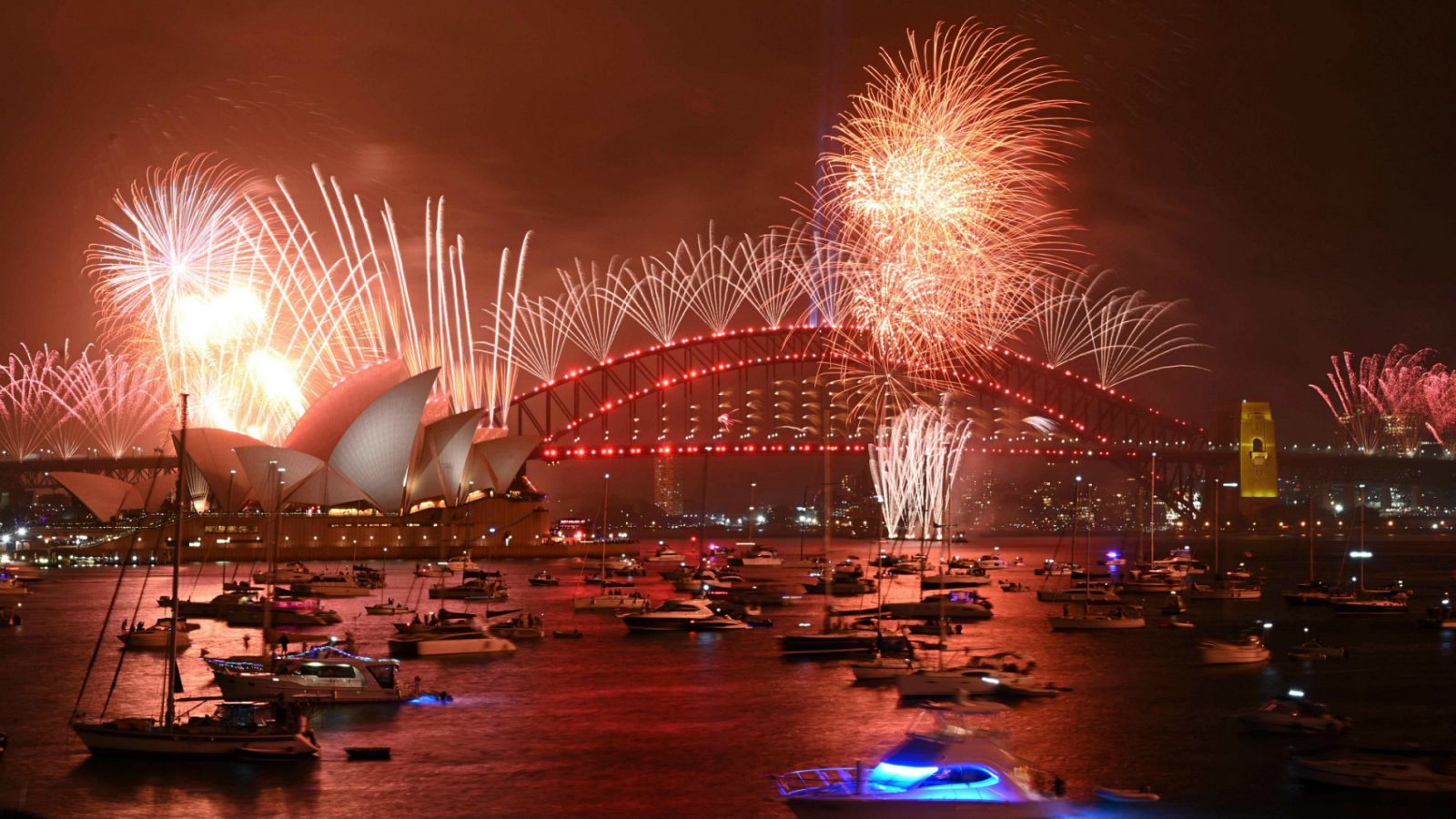 Australia: el país celebra el año nuevo entre fuegos artificiales e incendios - RTVE.es