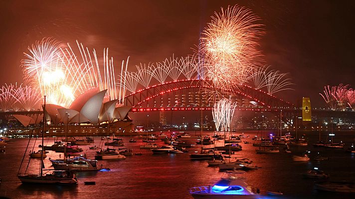 Australia celebra el año nuevo entre incendios