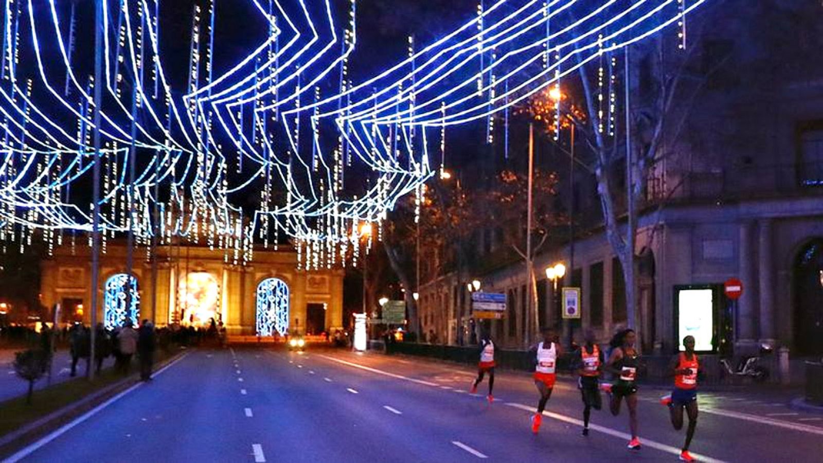 Se acaba 2019, y miles de personas despiden el año corriendo. Las Carreras de San Silvestre se han convertido en todo un fenómeno de masas. En España hay ya más de 1.200, y se calcula que en total participan unas 700.000 personas. La más multitudinar