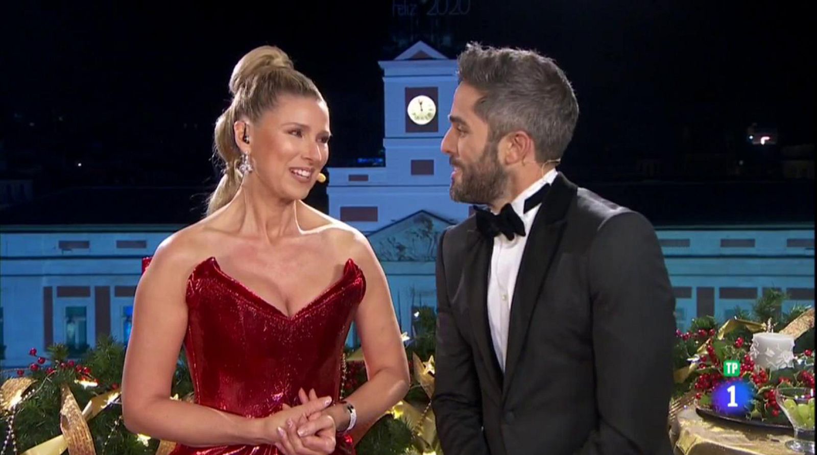 No es la primera vez que Roberto Leal se pone al frente de unas Campanadas. Pero las de 2019 han sido algo más especiales que las demás. Hace unos días, el presentador perdía a su padre, Pepe Leal. Un golpe que le llegó a escasas horas de ponerse al frente del programa especial de fin de año junto con su compañera Ane Igartiburu.