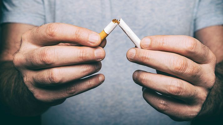 Telediario 1 - Sanidad financia dos fármacos para dejar de fumar