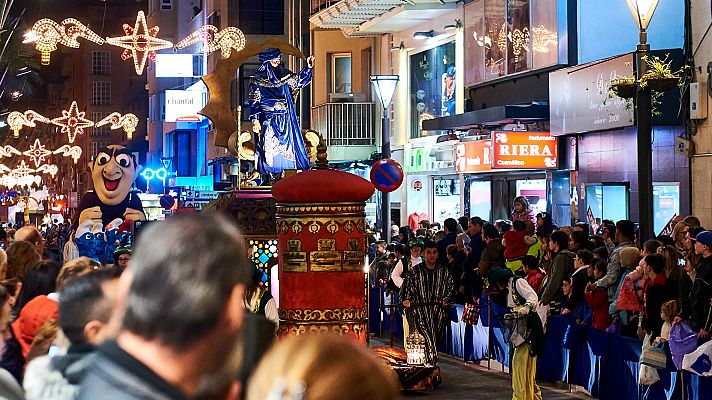 Los Reyes Magos se preparan para desfilar 