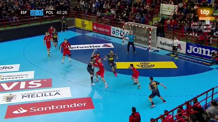 Balonmano - Golazo de Raúl Entrerríos desde el suelo