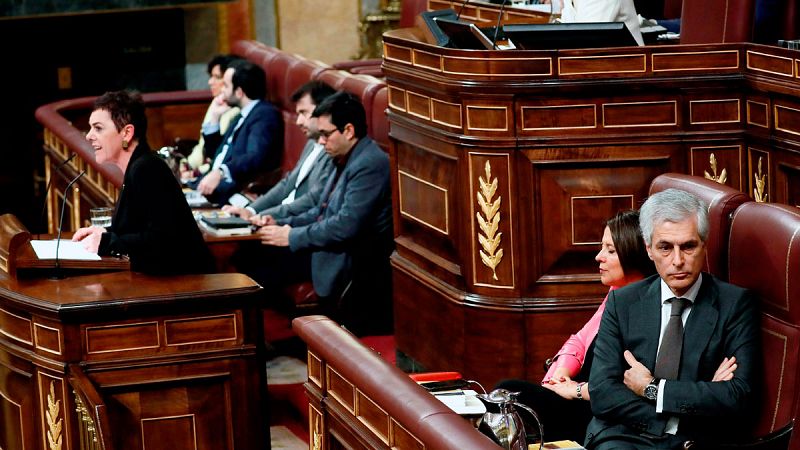 Bronca en el Congreso durante la intervencin de Bildu con gritos de "asesinos" y "viva Espaa"