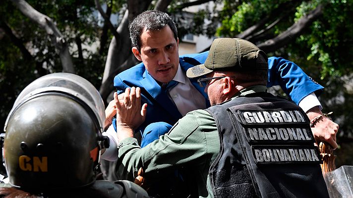 Telediario 1 - La Policía Bolivariana impide a Guaidó acceder al Parlamento y frustra su reelección como presidente de la Asamblea Nacional