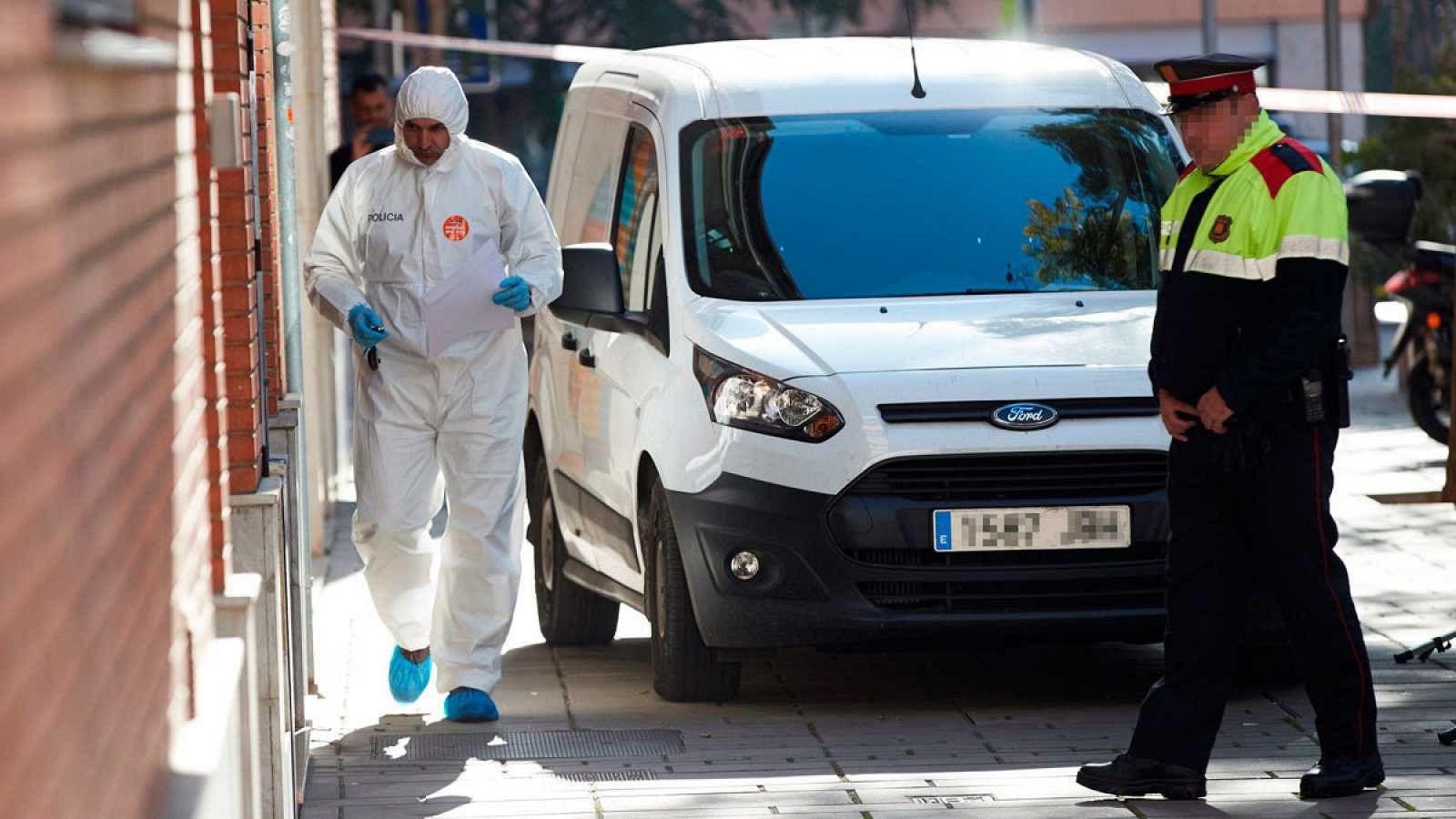 Violencia machista - Detienen a un hombre por matar a su mujer y a su hija en su casa de Esplugues de Llobregat, Barcelona - RTVE.es