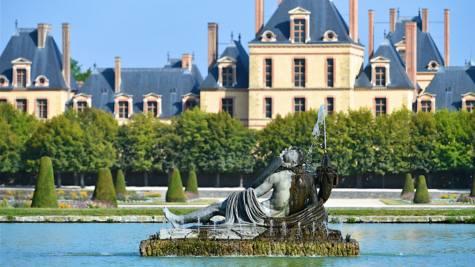 Francia - Detenidos cinco españoles que planeaban un robo en el palacio de Fontainebleau - RTVE.es