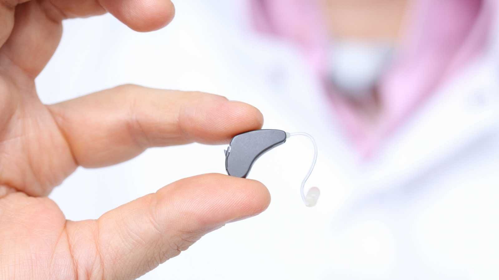 Una campaña ciudadana recauda 16.000 euros para los nuevos implantes auditivos de Olalla