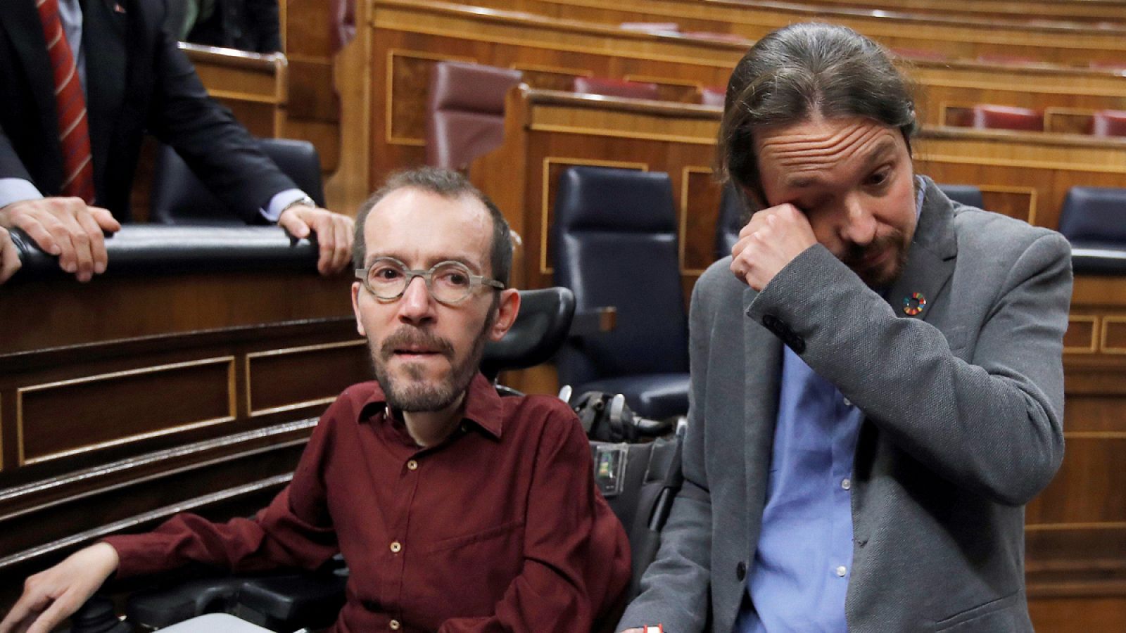 Pablo Iglesias llora de emoción tras la mayoría de Sánchez en la segunda votación de investidura