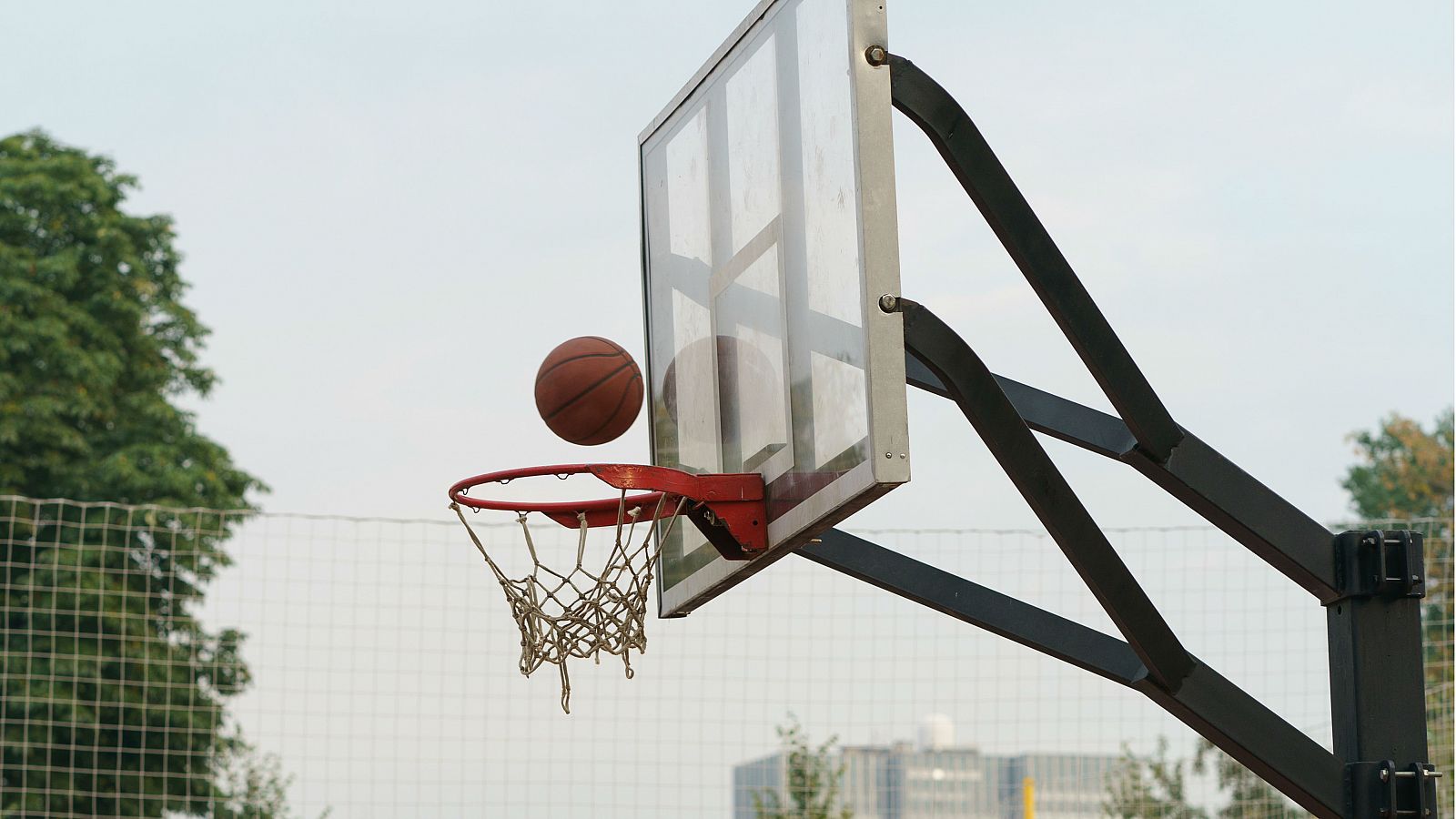 Entrenador de baloncesto deja el equipo por las amenzas de los padres