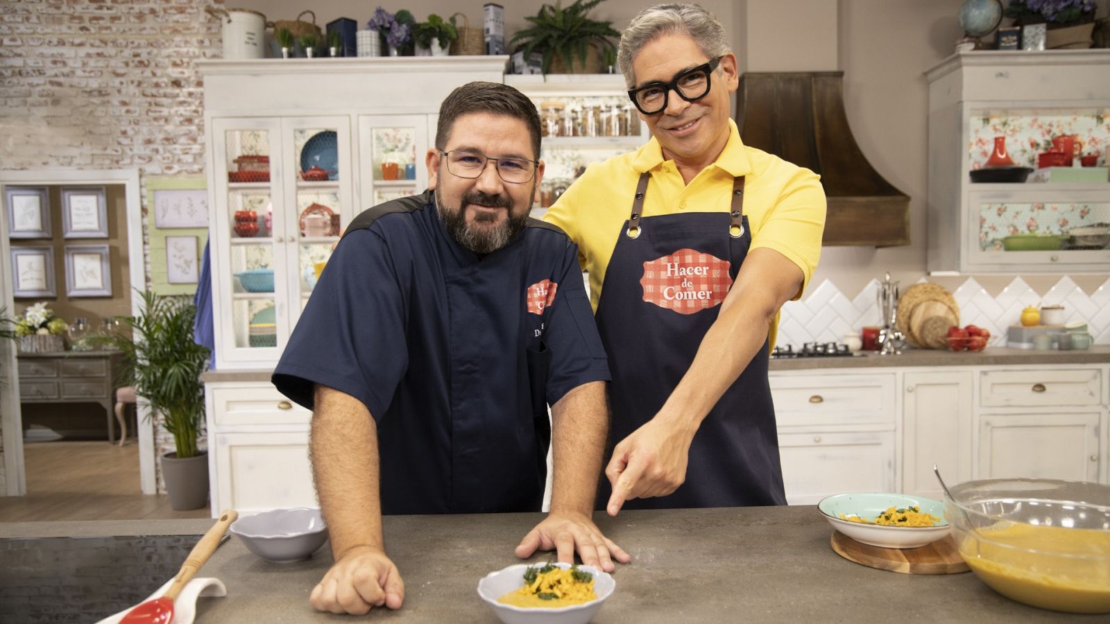 Hacer de comer - Crema de lentejas al curry y mero en salsa de ñoras - ver ahora