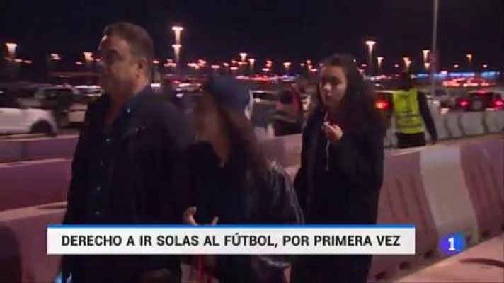 Telediario 1 - Las mujeres saudíes, felices de poder ir solas al fútbol