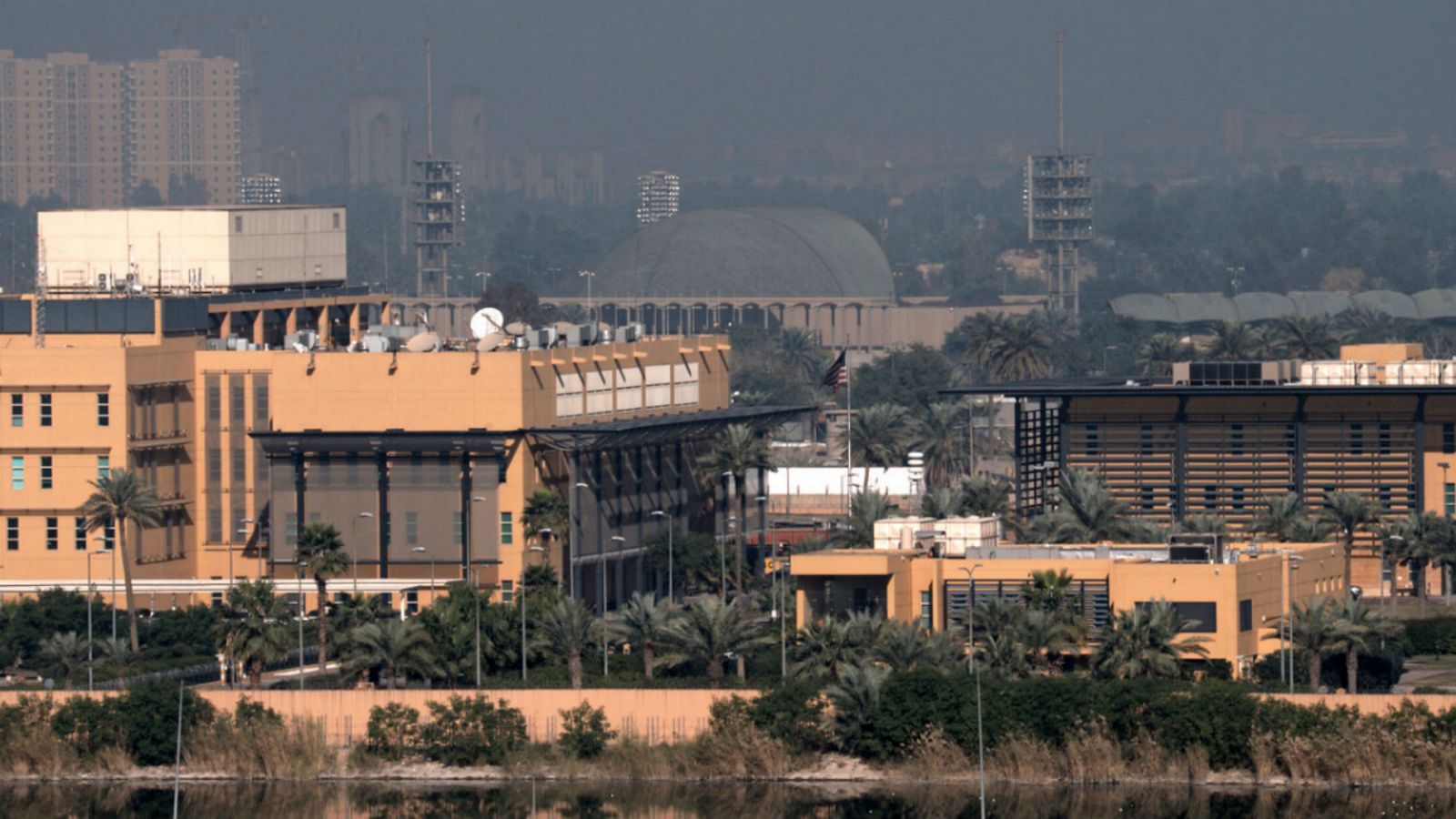 Impactan dos cohetes cerca de la Embajada de Estados Unidos en Bagdad