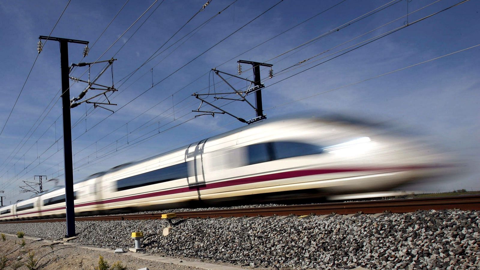 Cambio climático - El AVE gana al puente aéreo con el 60 % de los viajes entre Madrid y Barcelona