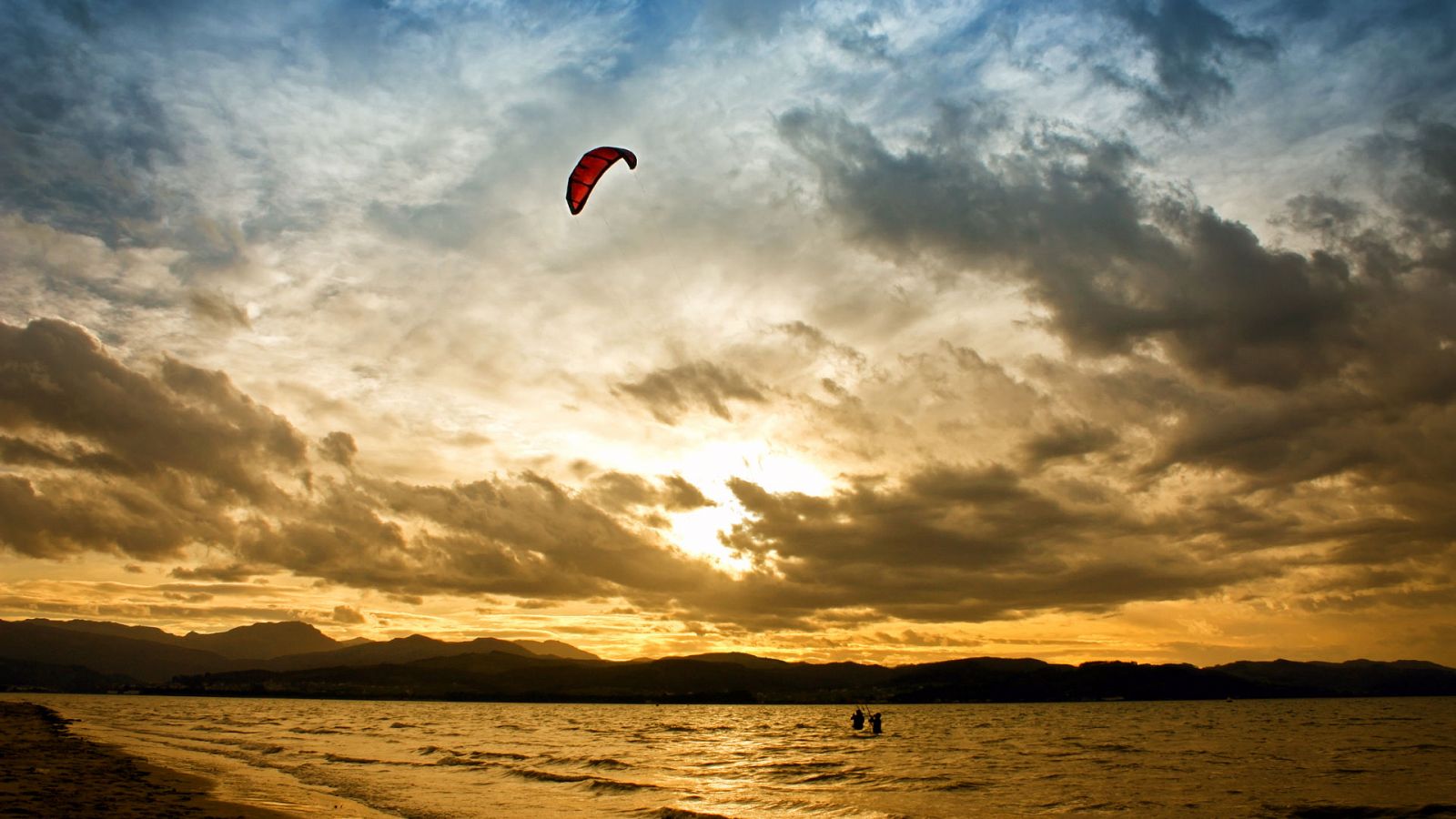 Viento fuerte en el litoral cantábrico - ver ahora