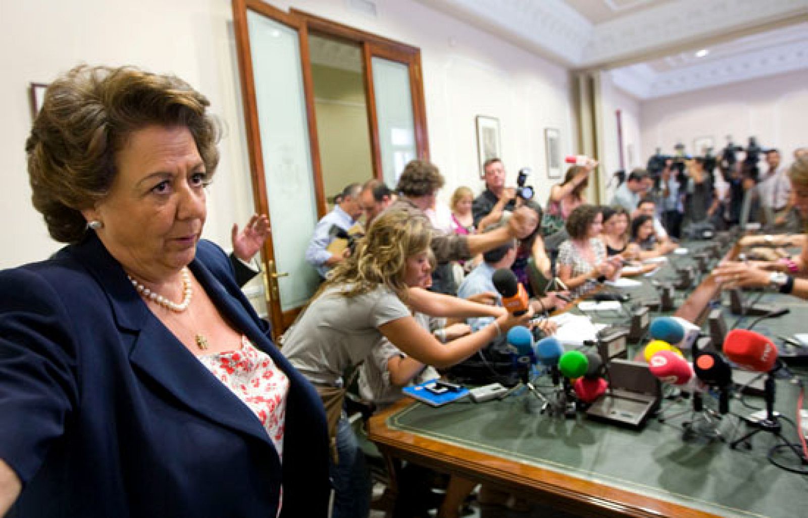 Rita Barberá no contesta a las informaciones que aseguran que recibió regalos de Correa | Ver