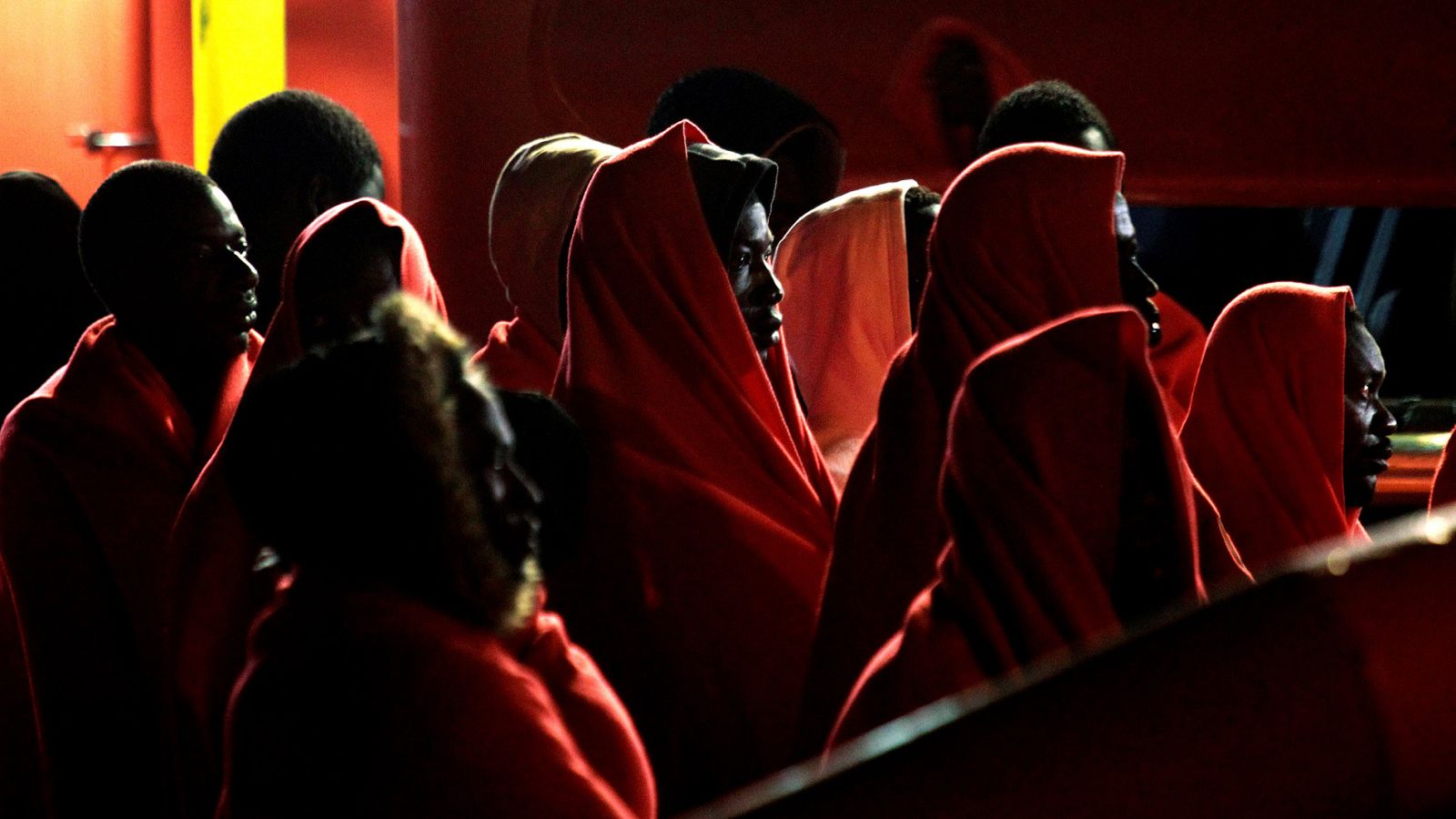 Las mujeres, las más vulnerables de las mafias de la inmigración irregular | Ver