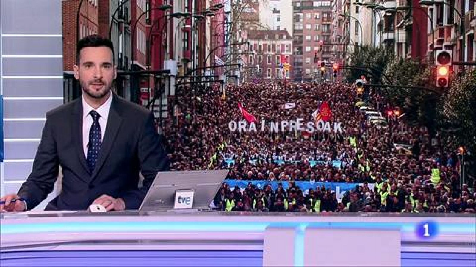 Manifestación en Bilbao para pedir al nuevo gobierno el acercamiento de los presos de ETA - ver ahora
