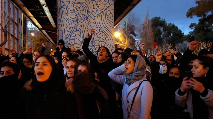 Gritos contra el Gobierno en las calles de Teherán por el derribo del avión ucraniano