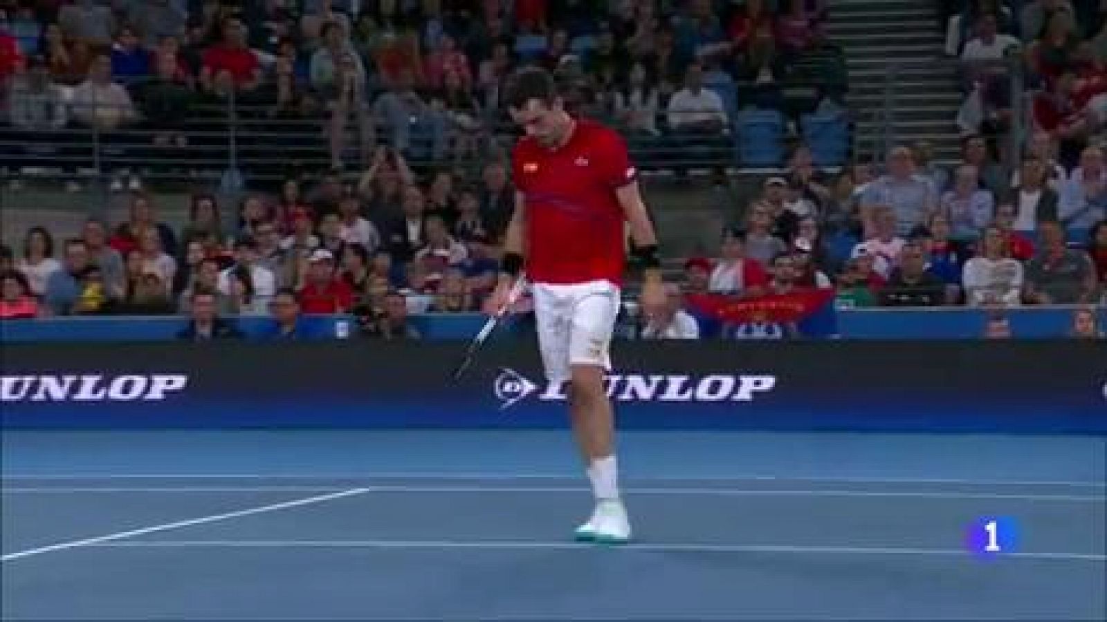 El número uno del mundo, el español Rafael Nadal no pudo con el segundo Novak Djokovic y cayó ante el serbio por 6-2 y 7-6(4). Antes, Roberto Bautista consiguió el primer punto para España ante Dusan Lajovic, al vencerle por 7-5 y 6-1.