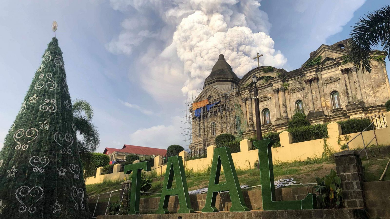 La erupción del volcán Taal en Filipinas obliga a evacuar a miles de personas - RTVE.es