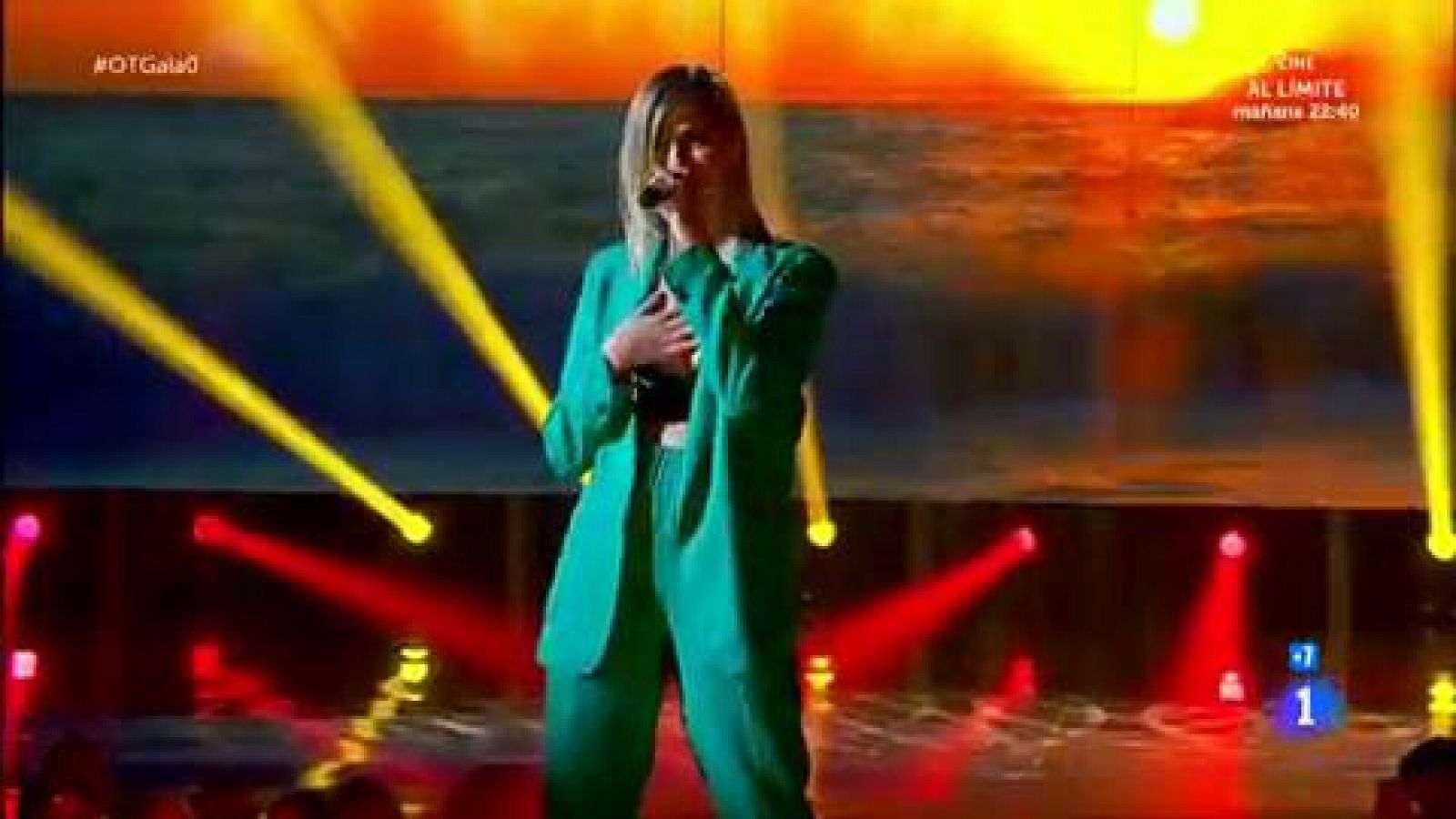 Samantha canta "Que tinguem sort" en la Gala 0 de OT 2020