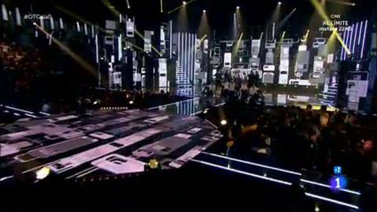 Eva canta "Let's twist again" en la Gala 0 de OT 2020