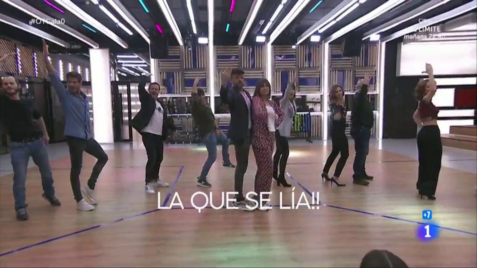 Los profesores interpretan "La que se lía" en El Chat de la Gala 0 de Operación Triunfo 2020