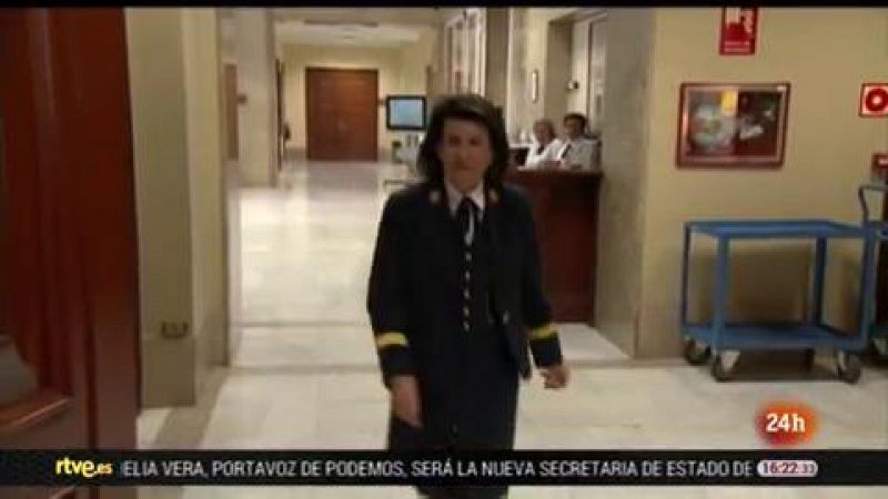 Parlamento - El Reportaje - Paloma Santamaría, la ujier más veterana del Congreso - 11/01/2020