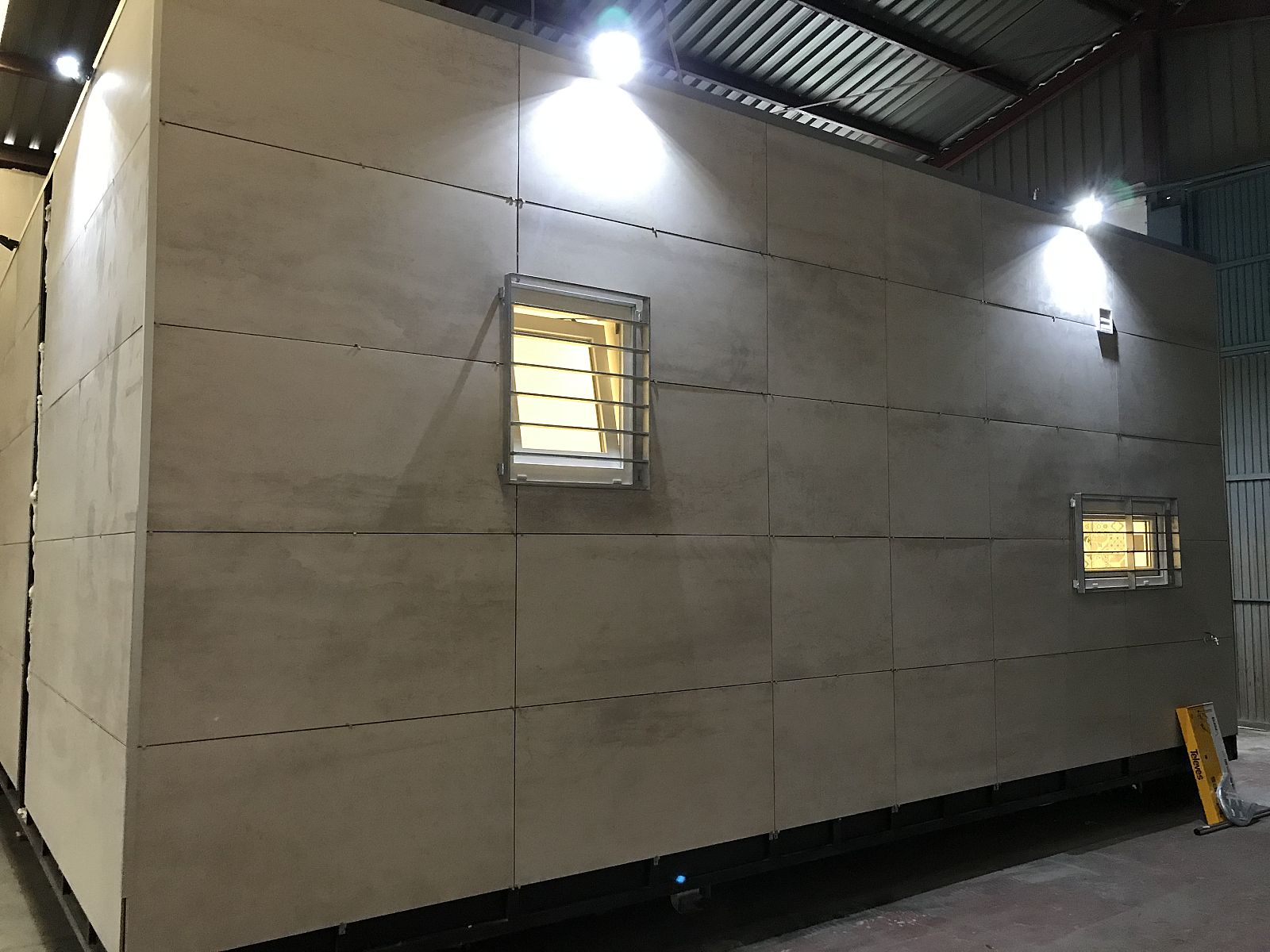 Contenedores convertidos en casas de diseño - España Directo | Ver