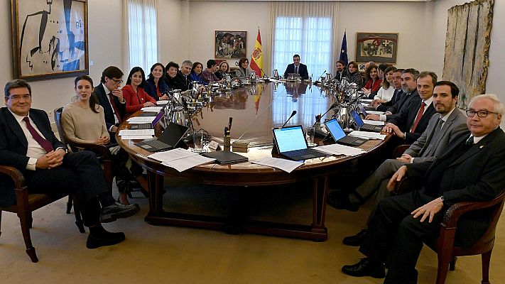 Informativo 24h - El Gobierno sube las pensiones un 0,9 % con efecto el 1 de enero