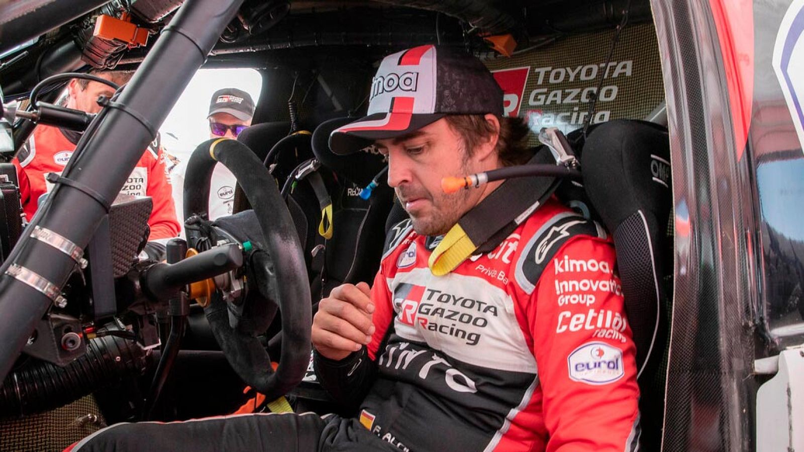 Dakar 2020 - Alonso presta su rueda de repuesto a Al-Attiyah - RTVE.es