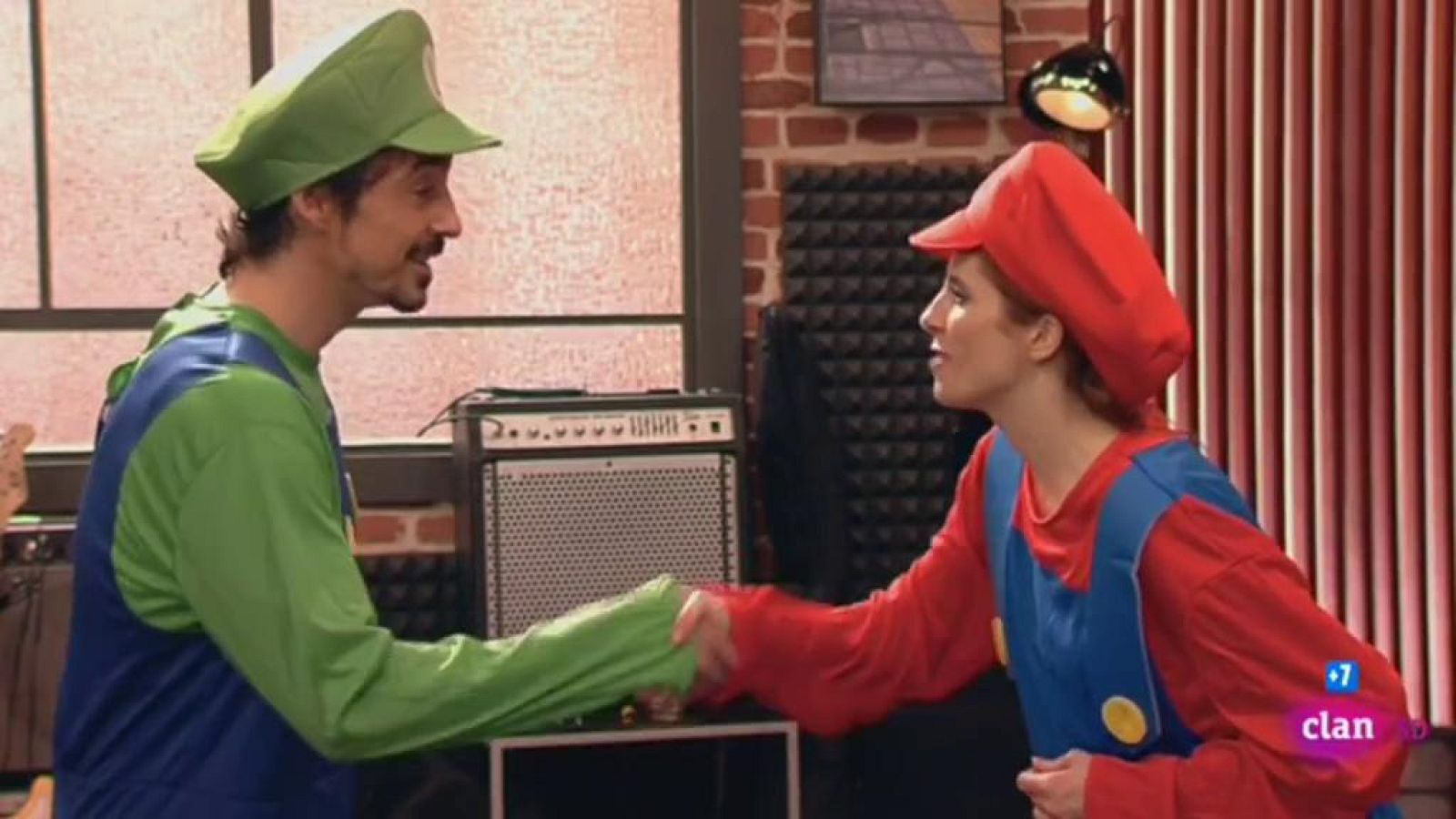 Los Avatars (en inglés) - Posters and Co. - RTVE.es - Los Avatars en inglés | Watch