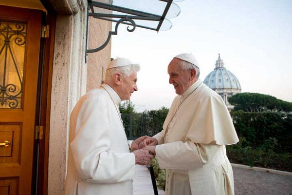 Guerra en el Vaticano: el celibato enfrenta a los papas