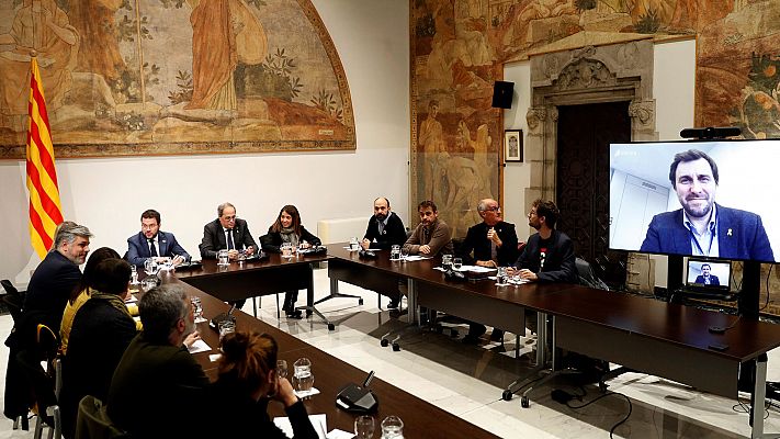 Telediario 1 - El independentismo acuerda reclamar la autodeterminación y el "fin de la represión" en la negociación con el Gobierno