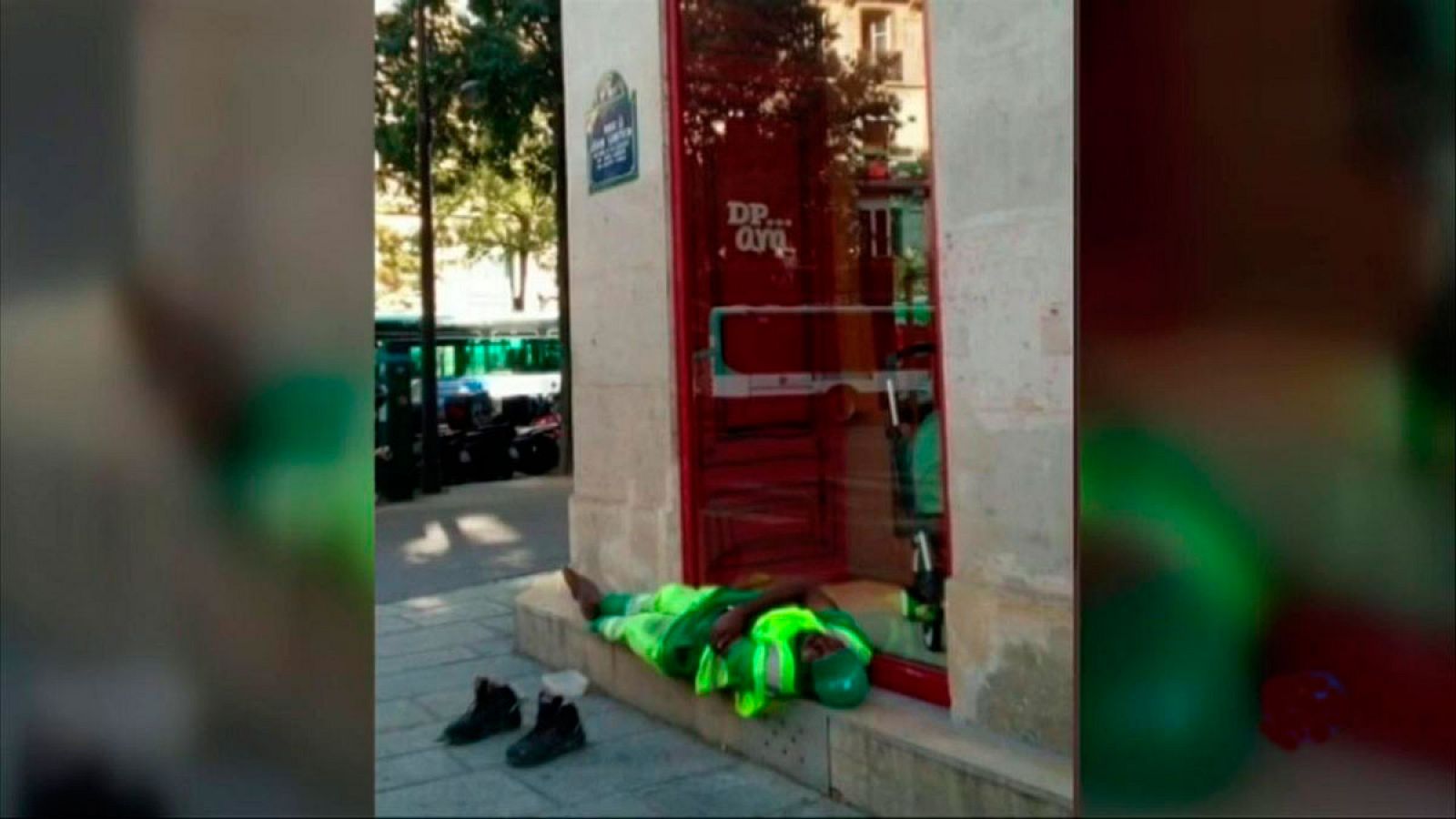 El 'efecto Twitter': despedido tras ser fotografiado durmiendo en el trabajo -RTVE.es