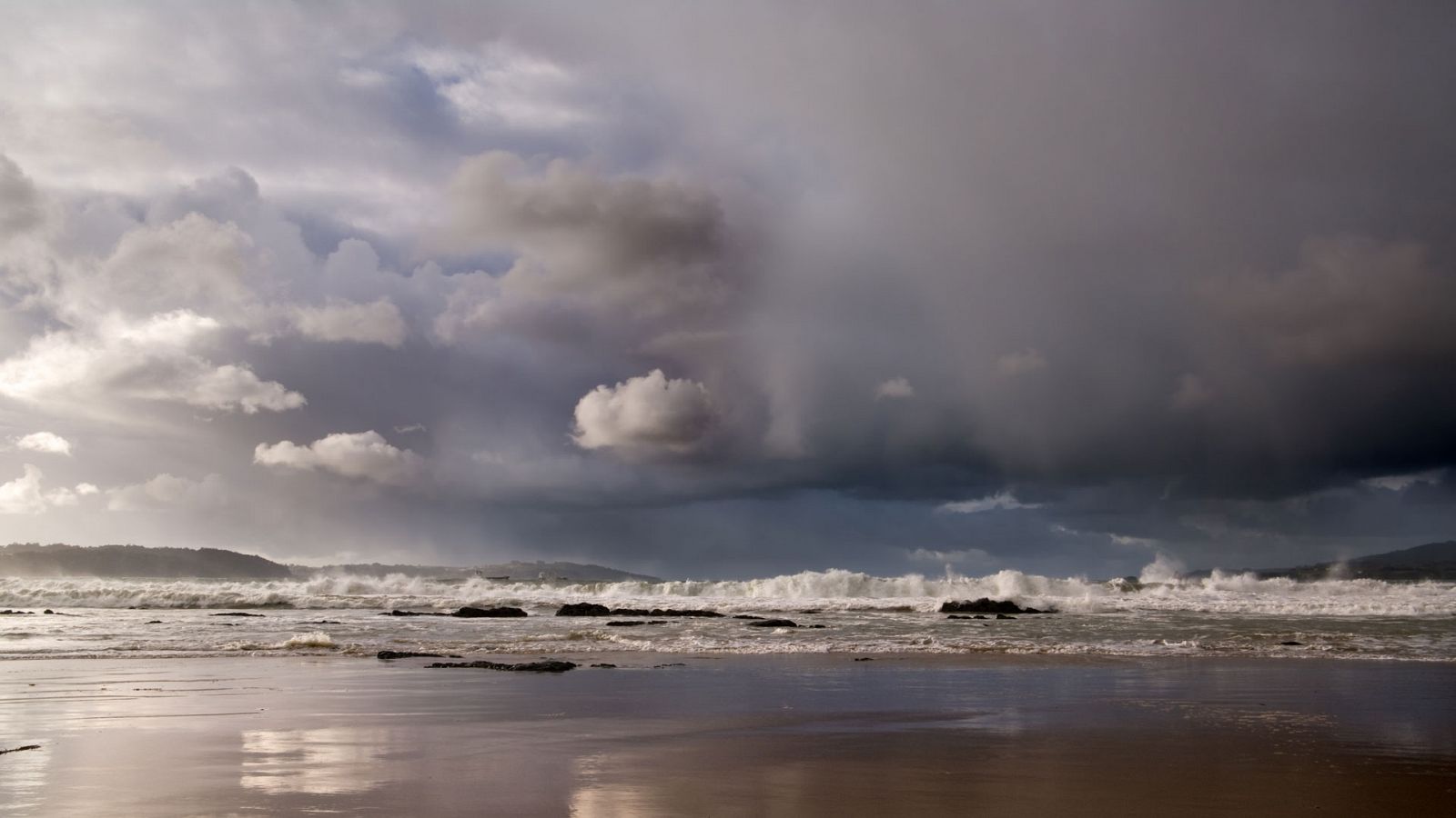 Precipitaciones fuertes y persistentes en el oeste de Galicia - RTVE.es