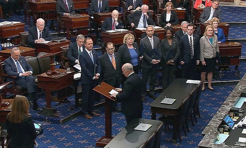 Los senadores juran "hacer justicia de manera imparcial" y dan comienzo al 'impeachment' de Trump