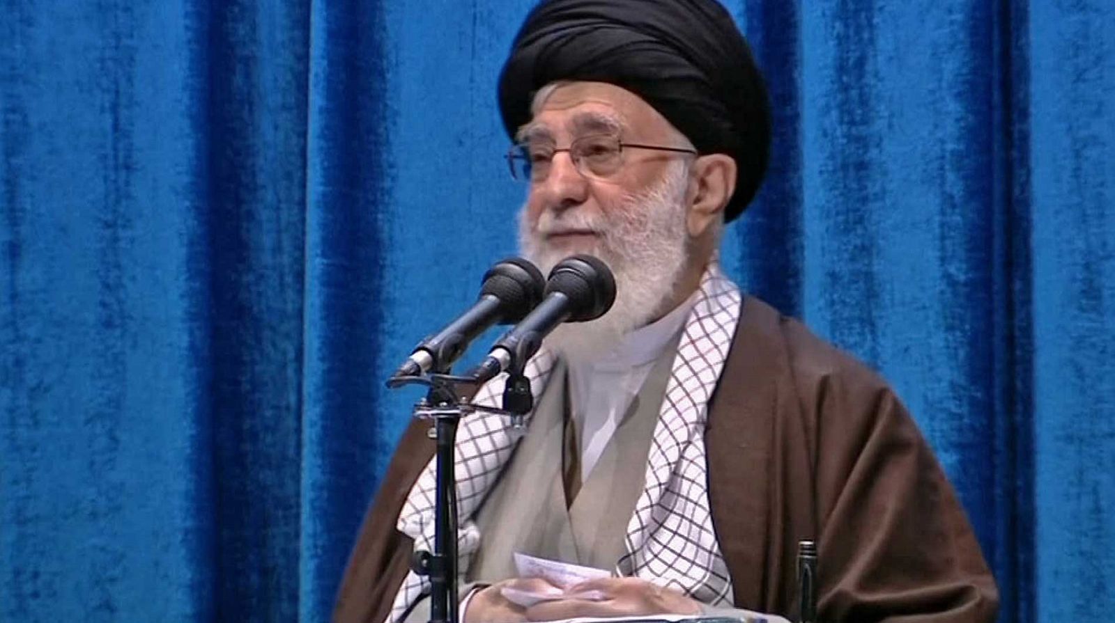 El ayatolá Jameneí acusa a Francia, Reino Unido y Alemania de servir a EE.UU. y busca