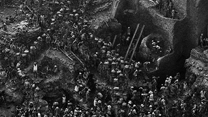 Atención obras - Sebastião Salgado. Gold. Tierra Quemada