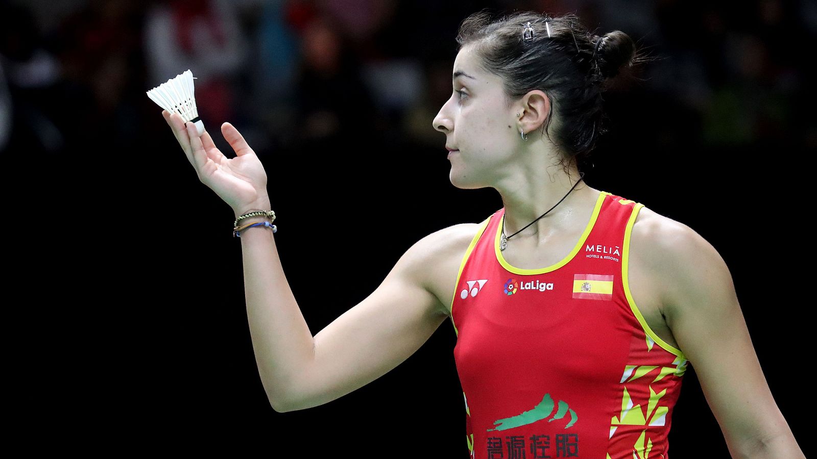 Carolina Marín se ha metido en semifinales del Abierto de Indonesia al derrotar en cuartos a la coreana An se-young por 21-17 y 21-6.