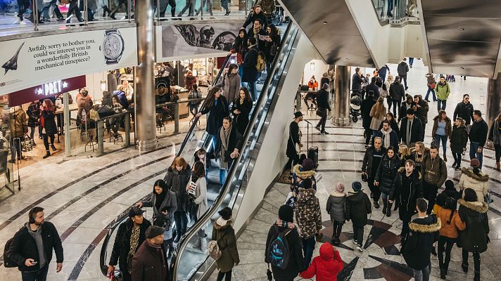 Telediario 1 - Los centros comerciales se reinventan